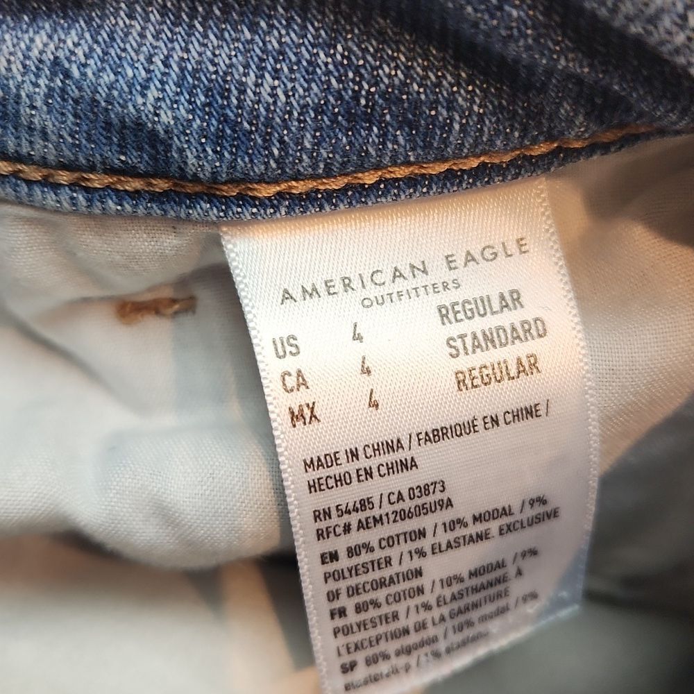 American Eagle‎ Distressed High Rise Mom Jean Size 4 - Picture 9 of 9